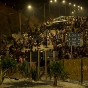 Mii de migranți din Maroc au încercat să ajungă în Ceuta FOTO AFP
