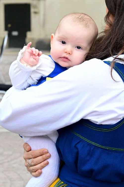 Prințesa Sofia cu micuța Ines în brațe, alături de Prințul Carl Philip, Foto Profimedia (5) jpg