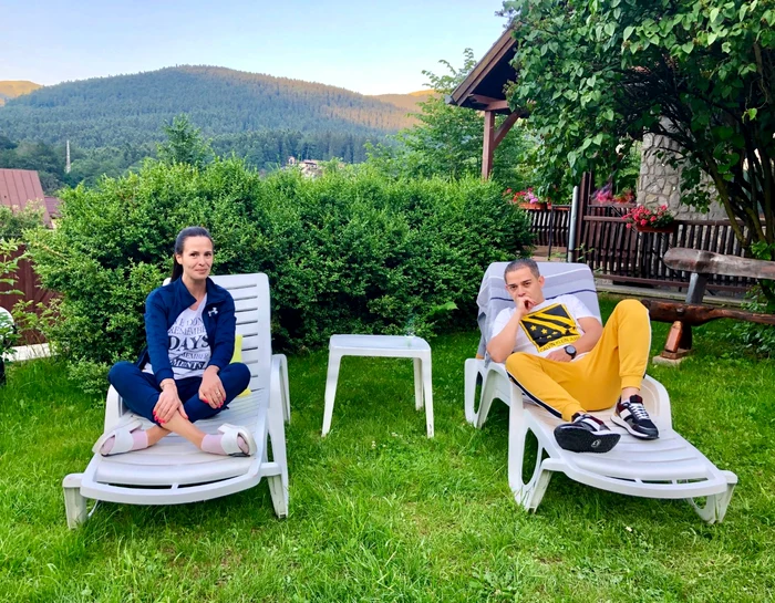 Livia Graur și soțul ei, Răzvan, închiriază câte o căsuță pentru cele 2-3 zile de vacanță