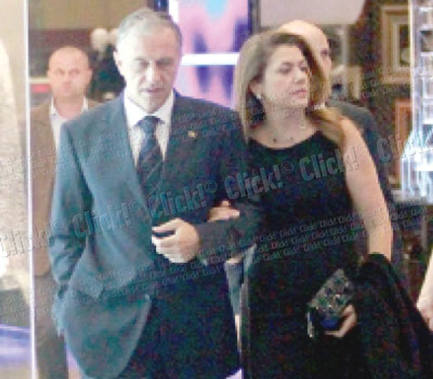 Cei doi SPP-işti nu  i-au scăpat nici o clipă din ochi pe soţii Geoană (foto: Mihai Ionescu)