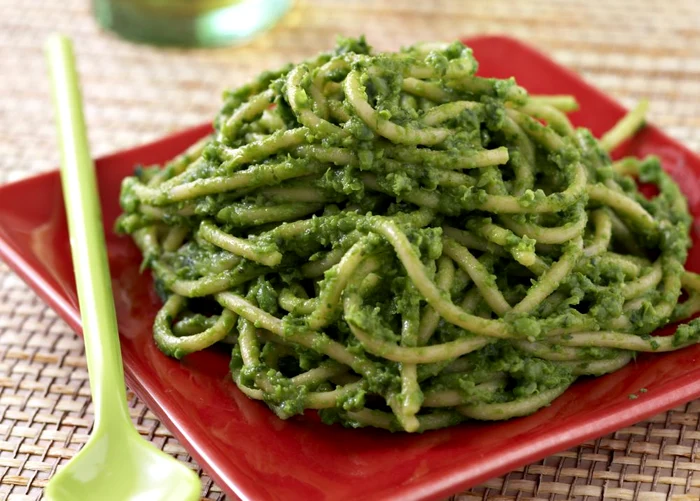 spaghete cu sos pesto jpeg