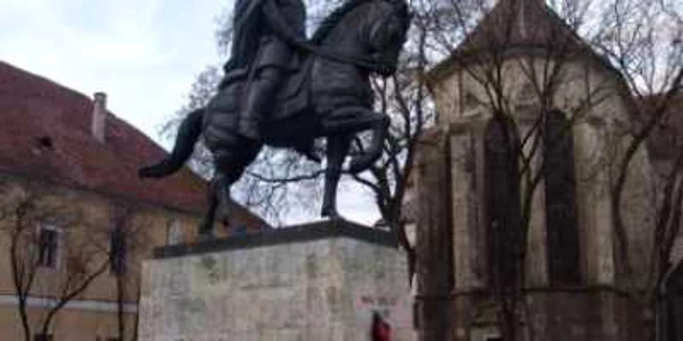 Alba Iulia: Pontul zilei - Ceremonie la statuia lui Mihai Viteazul