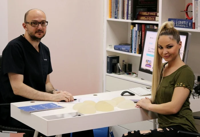 
    Alessia a stabilit împreună cu medicul Ion Zegrea ce tip ce implanturi îşi va puneFoto: arhiva personală  