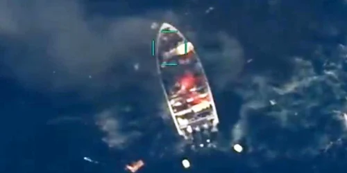 ambarcatiune distrusa jpg