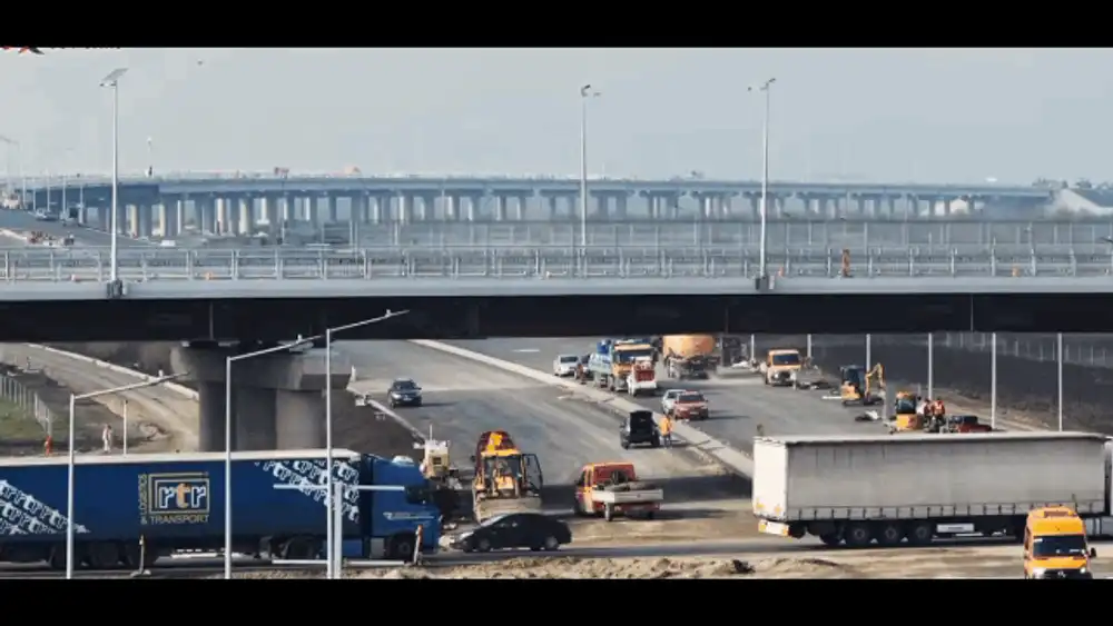 1 600 de muncitori şi 500 de utilaje lucrează de zor pentru finalizarea lotului 1 al autostrăzii Focșani-Bacău. Când se va putea circula