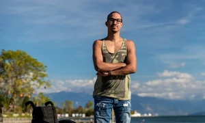 David Mzee a rămas paralizat în 2010, dar în 2018 a învăţat să meargă din nou jpeg