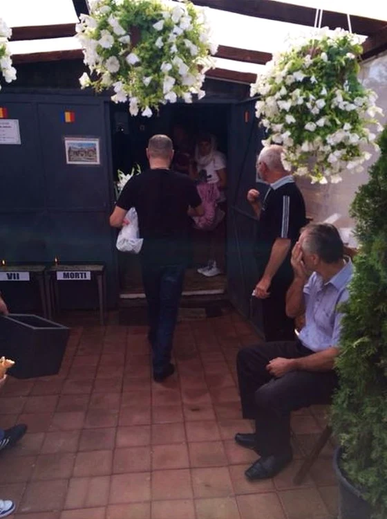 Leo de la Strehaia s-a externat în urmă cu o săptămână şi de atunci merge constant la lăcaşul sfânt