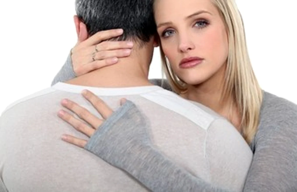 Nu este deloc ușor să ai o relație cu un bărbat divorțat deoarece acesta vine cu un bagaj emoțional destul de complicatfoto: 123RF