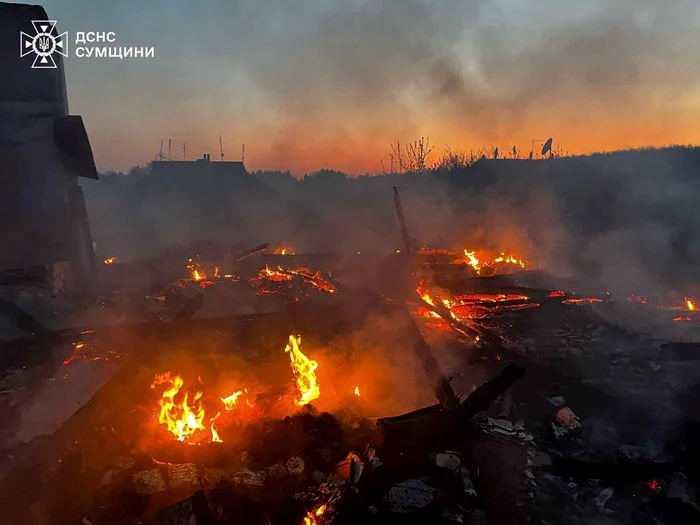 Urmările unui bombardament rusesc asupra Sumî în noaptea de 22 aprilie FOTO EPA-EFE