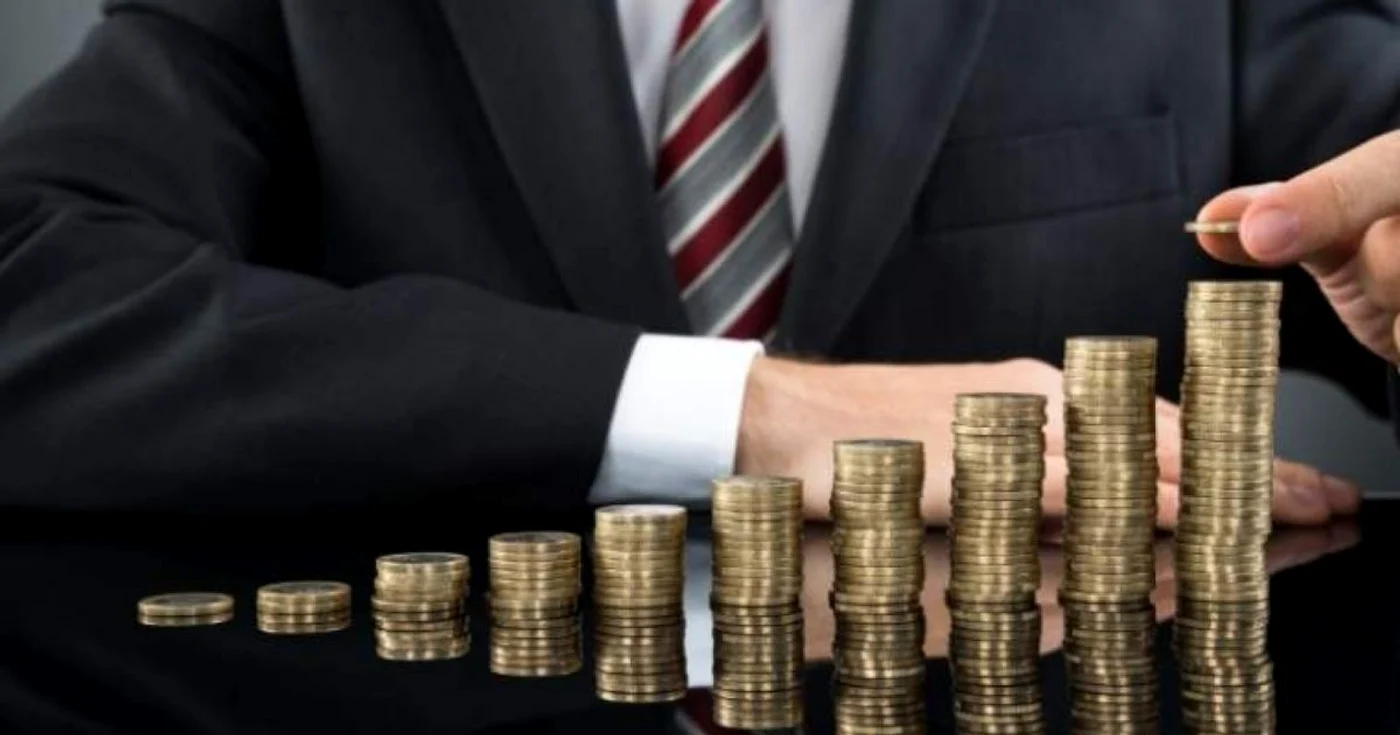 România va avea la anul un deficit bugetar de 3,2% din PIB; care nu include creşterile salariale decise recent de Parlament