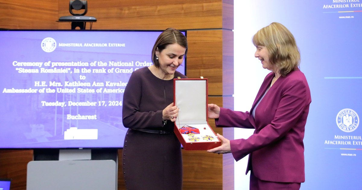 Iohannis i-a conferit ambasadorului SUA la București Ordinul Național „Steaua României” în grad de „Mare Cruce”