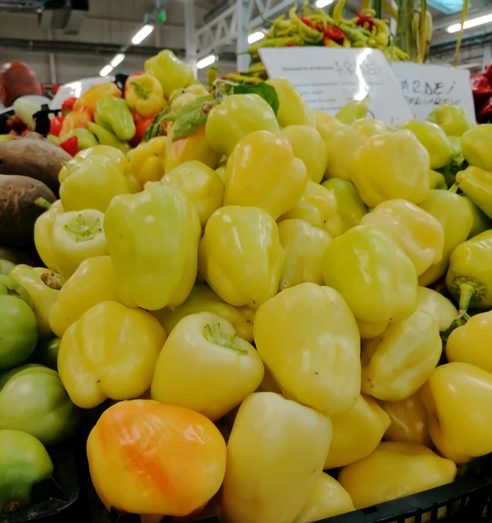 Munți de legume pe tarabe FOTO Ionela Stănilă