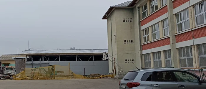Sala de sport de la Școala ”Nicolae Iorga” Pitești trebuia terminată în 2022 FOTO Denis Grigorescu