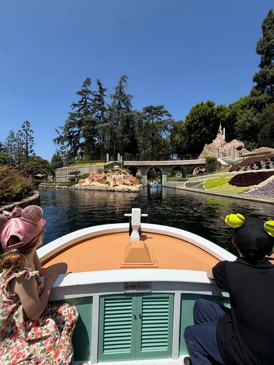Meghan Harry și copiii la Disneyland, de Ziua Mamei, Foto Instagram (5) jpg