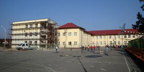 Investiţii de opt milioane de euro în şcolile din Titu