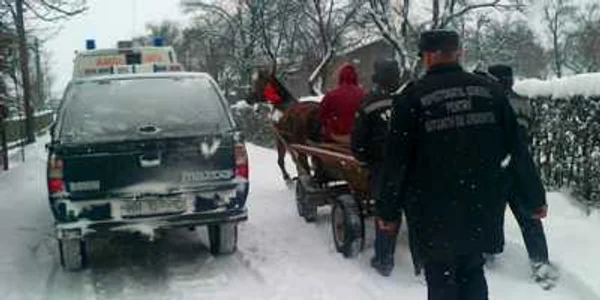 Fortele de ordine au intervenit pentru salvarea sinistraţlor zăpezii
