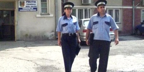 Ţinuta poliţiştilor va fi "redusă" cu 25%-imagine arhivă