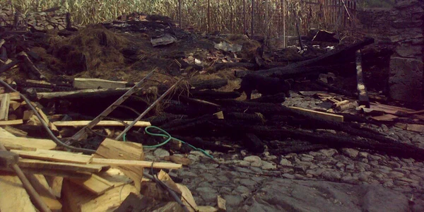 Grajd incendiat de copiii care s-au jucat cu focul (Foto arhiva)