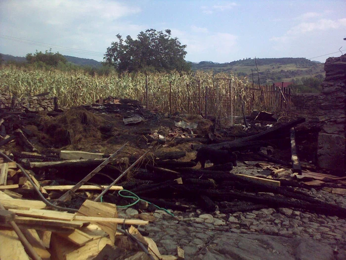 Grajd incendiat de copiii care s-au jucat cu focul (Foto arhiva)