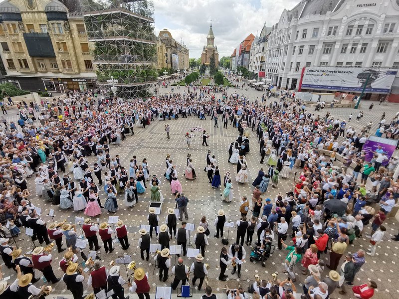 Paradă a șvabilor bănățeni în Timișoara. Oaspeți din Germania, veniți în număr impresionant VIDEO FOTO 