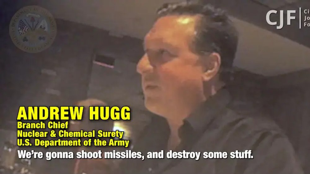 Savant responsabil cu siguranța nucleară în armata SUA, filmat în timp ce oferă informații sensibile unei persoane necunoscute