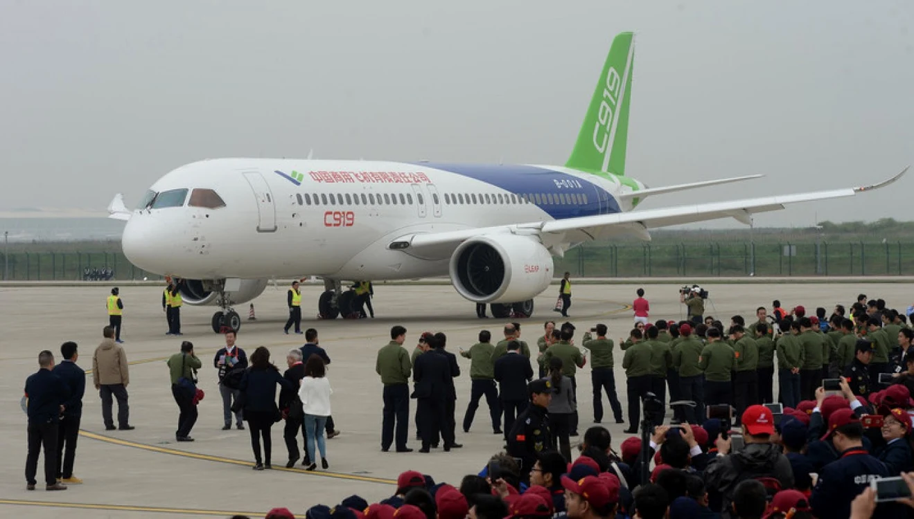 Aeronava Comac C 919, după efectuarea primului zbor de test, în 2017 Foto EPA EFE