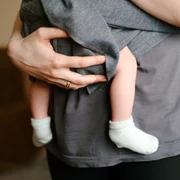 un bebelus aflat intr un ham, foto shutterstock jpg