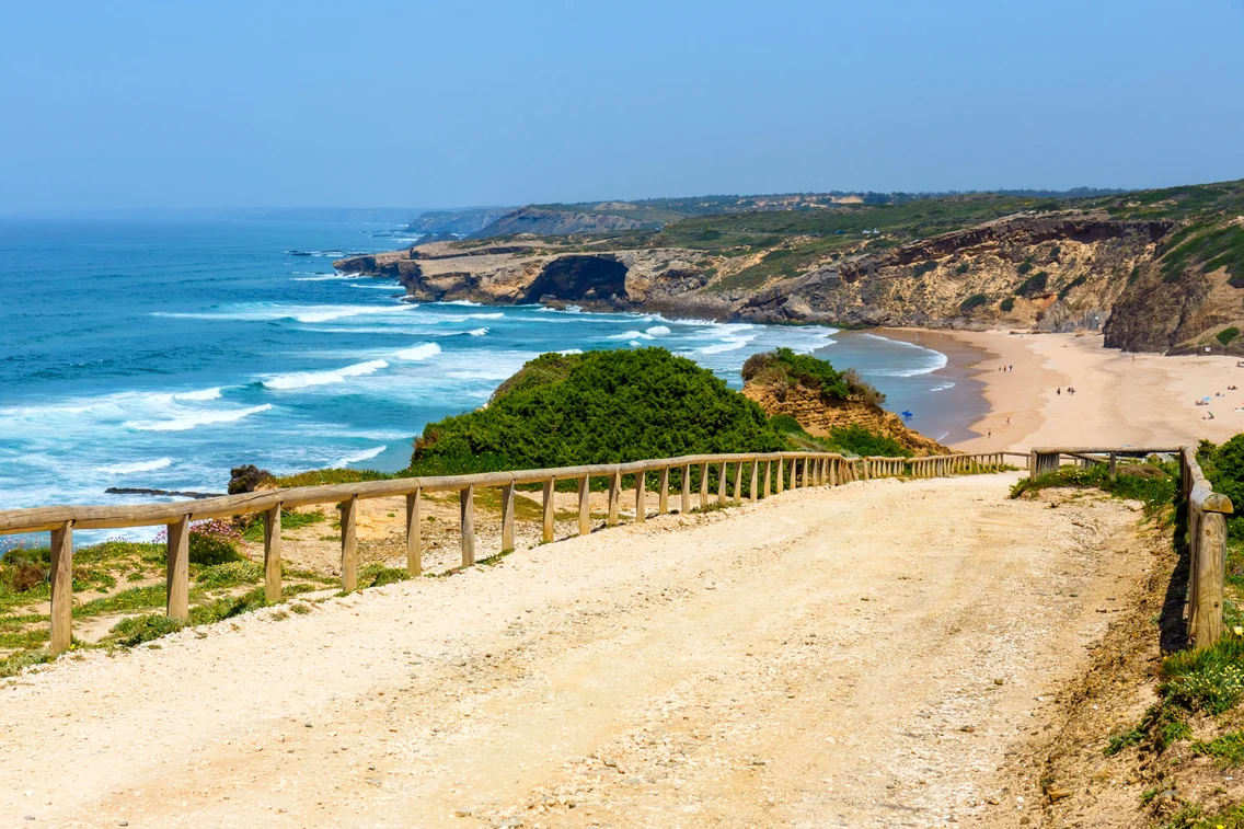 Plaja Monte Clérigo din Portugalia FOTO Shutterstock 