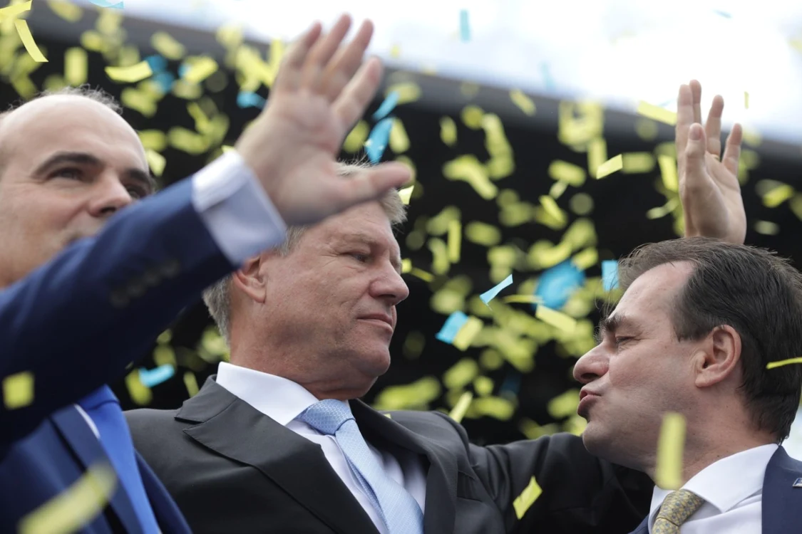 Klaus Iohannis, alături de Ludovic Orban şi Rareş Bogdan. FOTO Inquam Photos / Octav Ganea