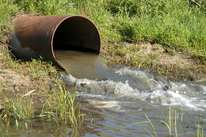 Canal de deversare a apei uzate în natură