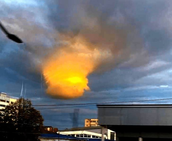 Un nor Cumulus a băgat spaima în oamenii Iașiului. Au crezut că „pâlnia de pe cer“ anunță o tornadă