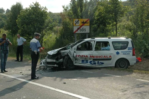 Accident mortal la Scorţeni. Opt persoane au ajuns în spital FOTO Andrei Grecu (ISU Bacau)