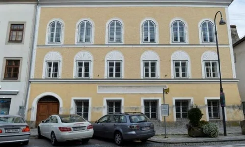 Un parlamentar rus vrea să cumpere casa în care s a născut Hitler jpeg