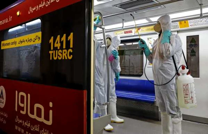 Muncitori din Teheran dezinfectează metrourile în contextul epidemiei de coronavirus din Iran FOTO EPA-EFE