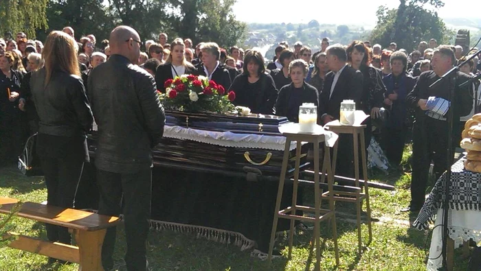 Rudele şi prietenii îl conduc luni pe ultimul drum pe îndrăgitul artist Ioan Gyuri Pascufotografii: Click!