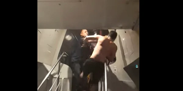 Bataie in tren Captura video 