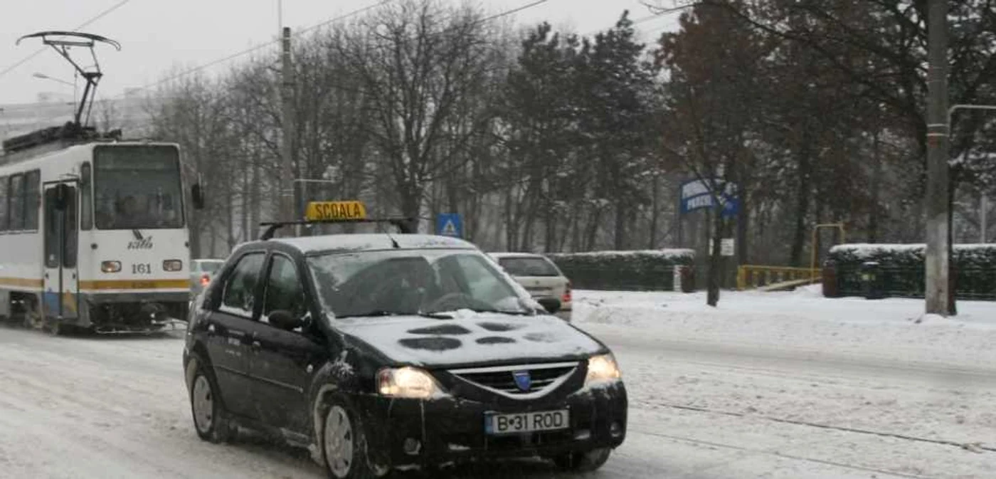 Potrivit legislaţiei valabile şi în 2015, cursurile unei şcoli de şoferi durează aproape 50 de ore FOTO Adevărul