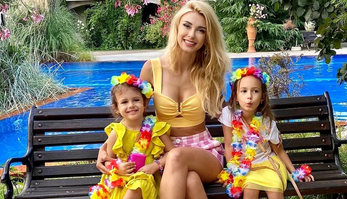 Andreea Bălan, reguli stricte pentru fiicele sale / foto: arhiva Click!