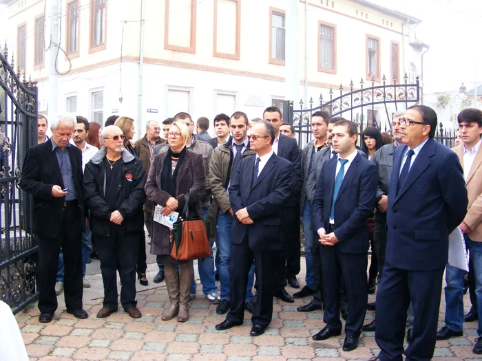 Liberalii mehedinţeni la slujba de pomenire de la Biserica Maioreasa FOTO Corina Macavei