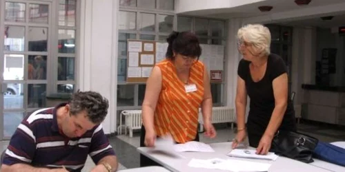 Contribuabilii sunt aşteptaţi la Fisc în fiecare zi de miercuri. Foto: arhivă