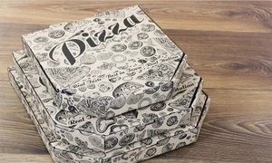 cutii pizza din carton de dimensiuni viferite pusa una peste alta snick ambalaje png
