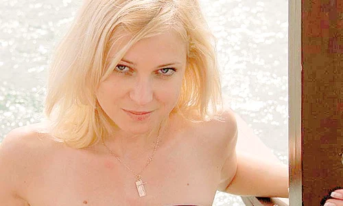 Sexy procuroarea  l a cucerit şi pe Putin  cu formele ei senzuale jpeg
