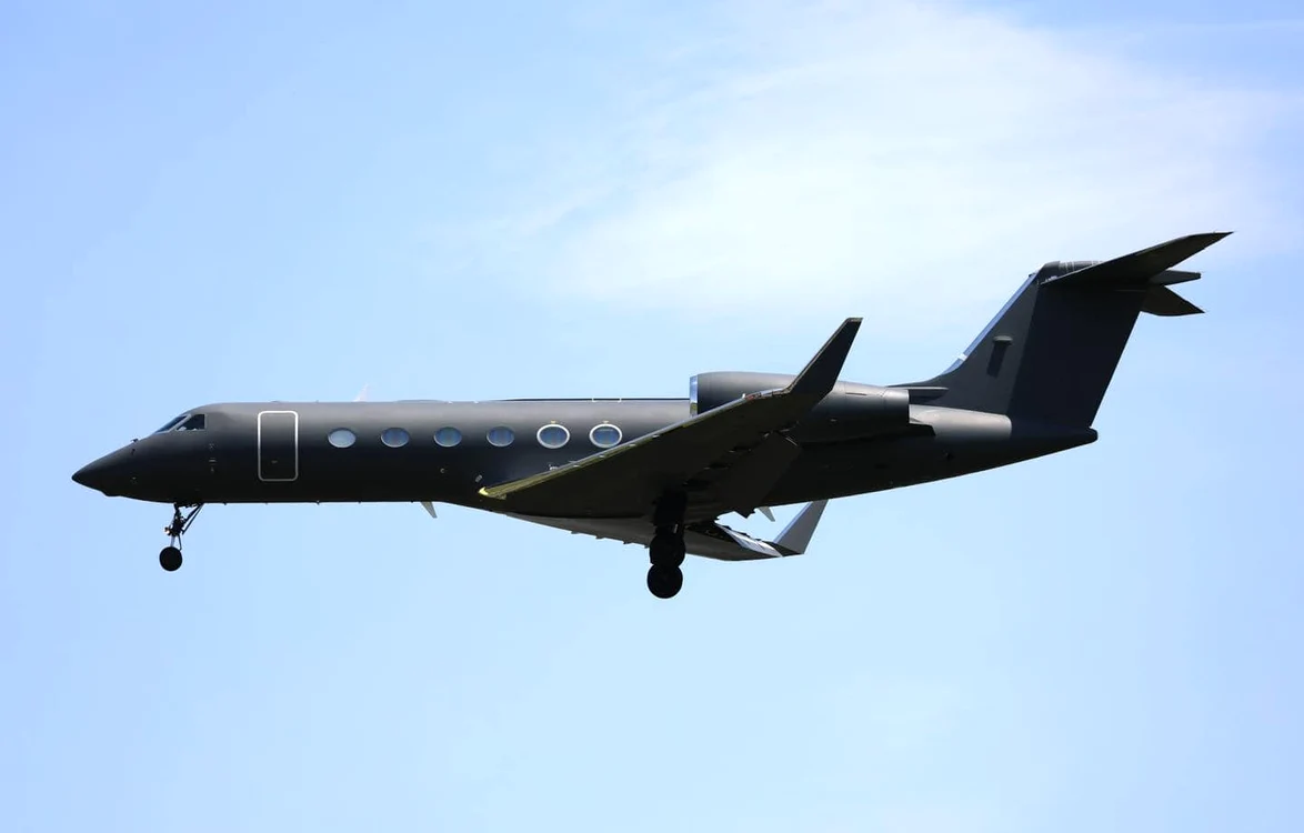 Un avion al celebrei case de modă Prada aterizează la Sibiu