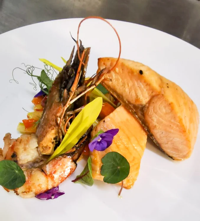 5 somon cu crevete si garnitura de legumele sweet cu sos lemon butter2 jpg jpeg