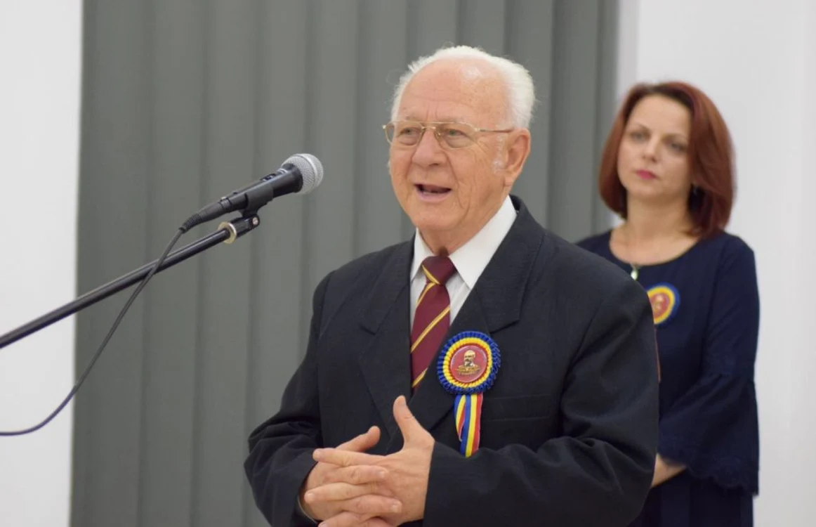 Constantin Toma, la vernisajul Expoziţiei ”Emil Racoviţă- Exploratorul”