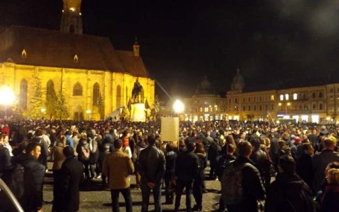 Mii de persoane au ieşit în stradă la Cluj