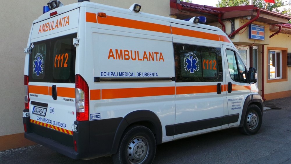 Tragedie în Vrancea: Bătrân ucis de un copac doborât de vânt