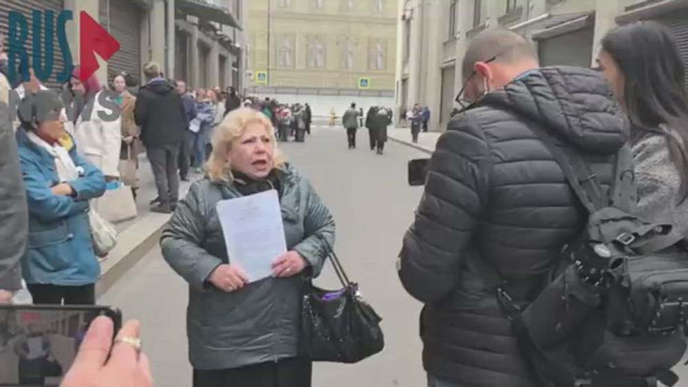 Protest sub fereastra lui Putin. Câteva sute de ruși au depus petiții în cea mai amplă manifestație de la începutul anului 2024