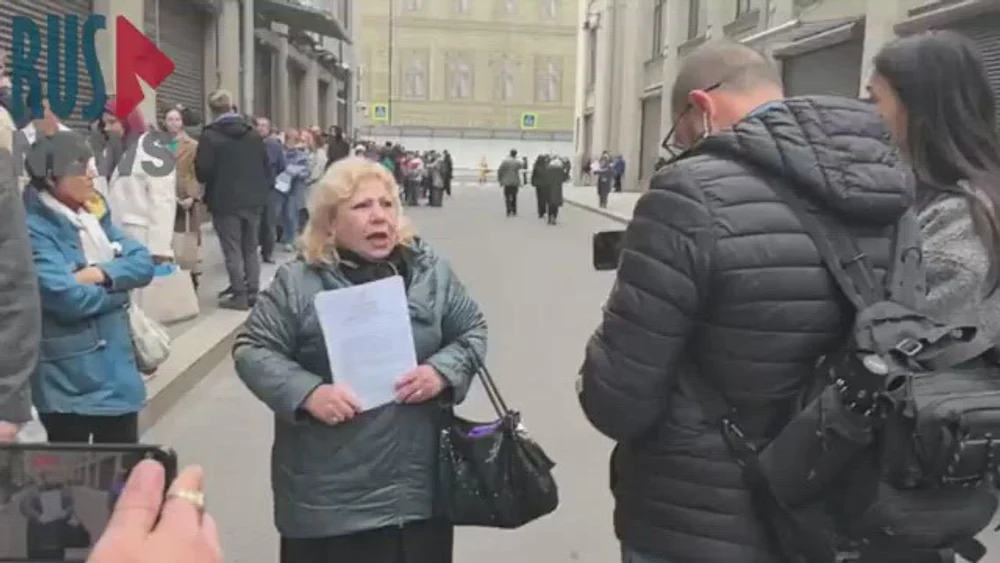 Protest sub fereastra lui Putin. Câteva sute de ruși au depus petiții în cea mai amplă manifestație de la începutul anului 2024