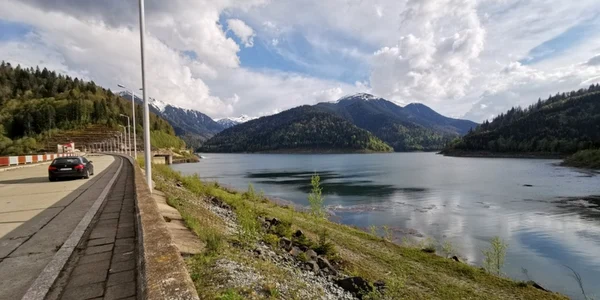 lacul gura apelor si barajul sau din retezat foto daniel guta adevarul